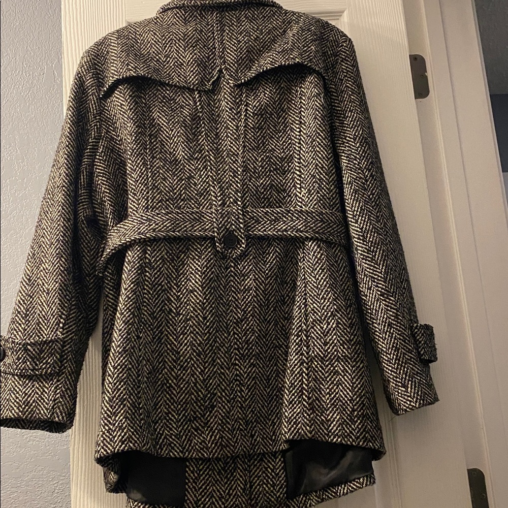 Chic Herringbone Trench Coat in Black and White - Picture 2 of 9